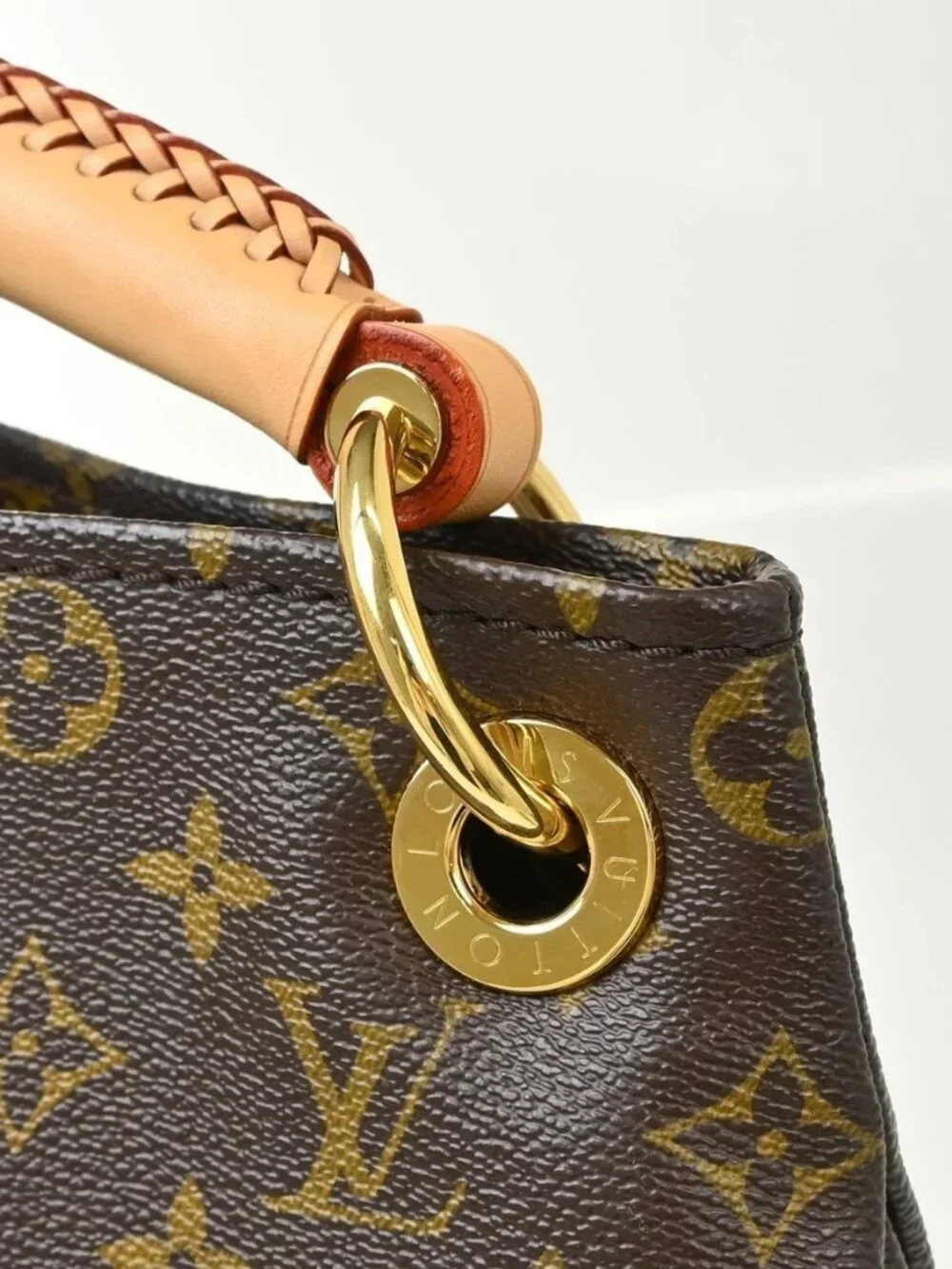 Louis Vuitton Monogram Artsy MM Handbag M40249